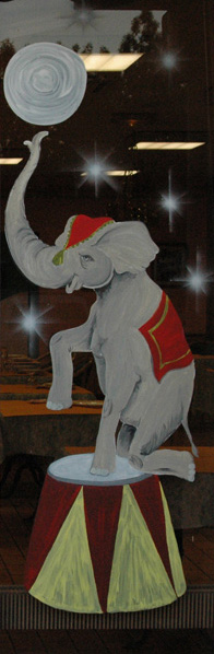vitrine peinte elephant