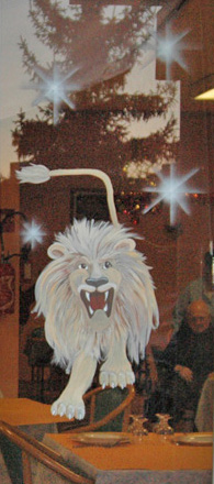 vitrine peinte lion